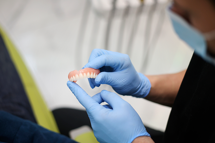 dentures-gloves