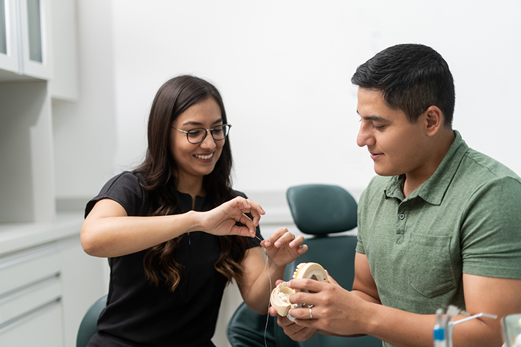 floss-instruction-dentist